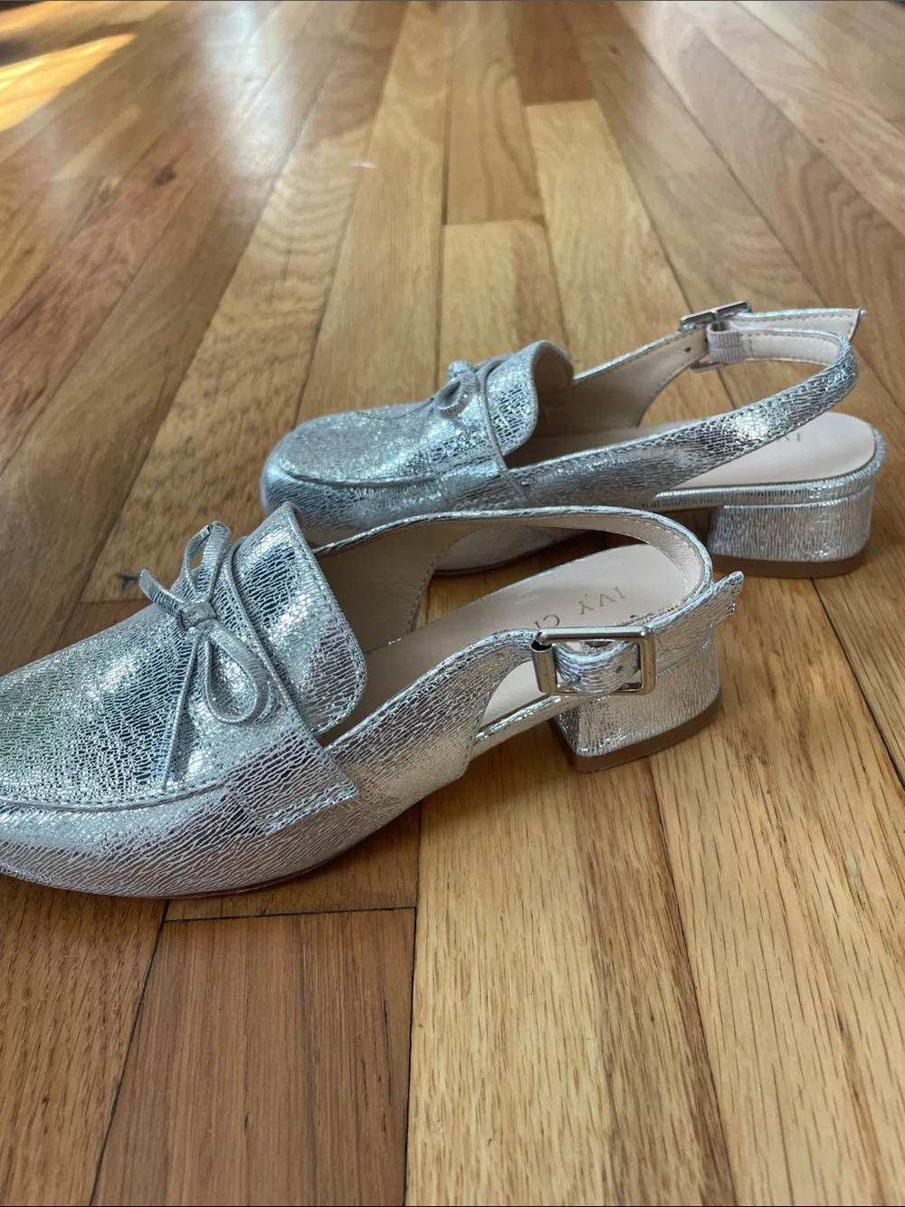 Girls Ivy City Co. Silver Metallic Slingback Mules with Bow - Picture 3 of 5